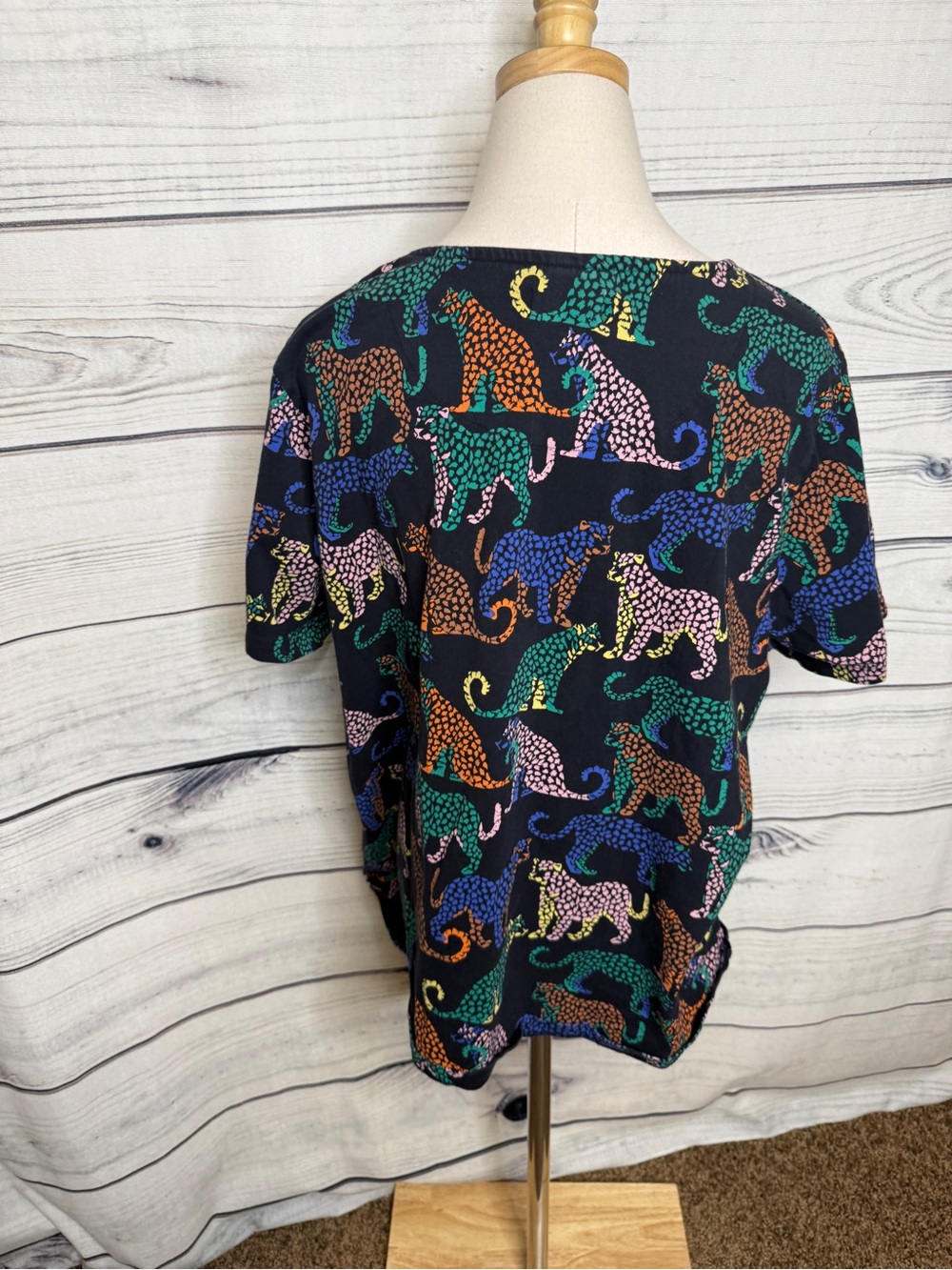 Black Short Sleeve Tee with Multicolor leopard cat Print - Picture 3 of 3